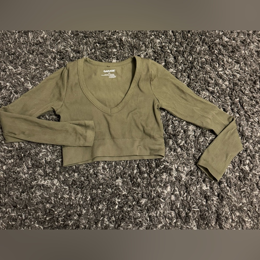 Garage Ribbed V-Neck Crop Top